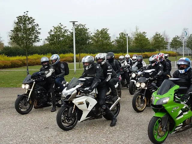 Groupe de motard en route pour l'Angleterre
